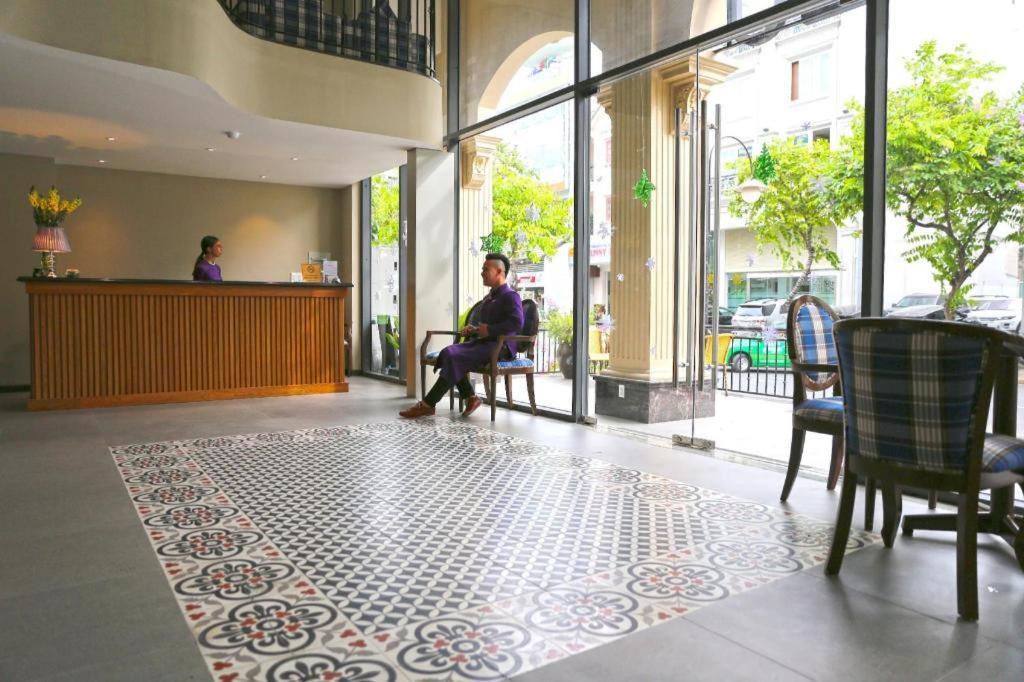 ビズ ロイヤル ホテル ホーチミン市 エクステリア 写真